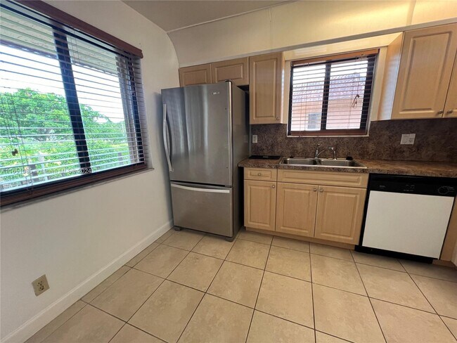 Building Photo - 209 Lakeview Dr