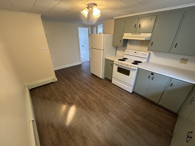 Foto del edificio - Bright & Spacious Apartment with Heat Included – Convenient Sanford Location!