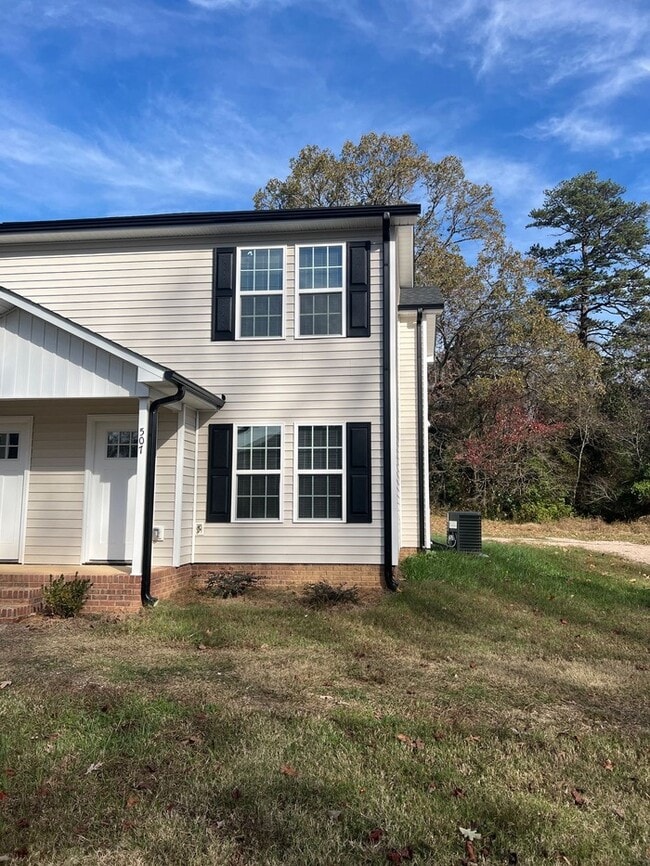 Building Photo - 507 E Mills Dr