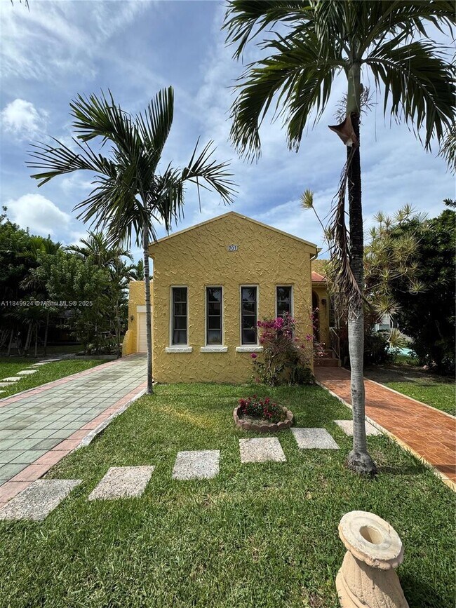 Foto del edificio - 701 NE 4th Ct.
