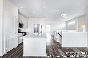 Building Photo - 7910 Needle Crk