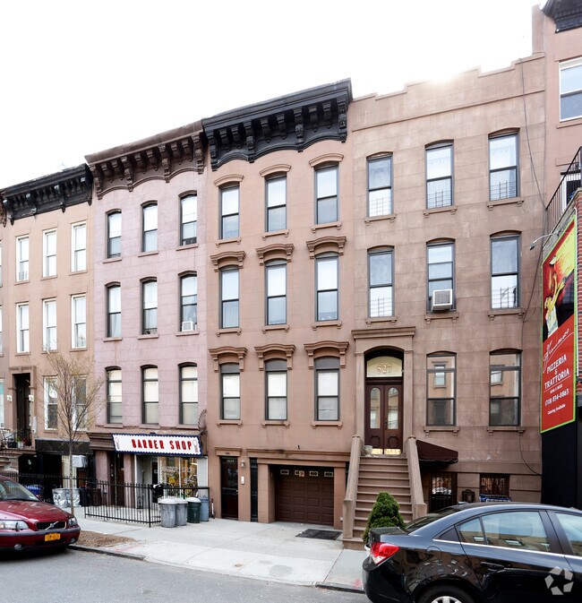 Building Photo - 525 Henry St