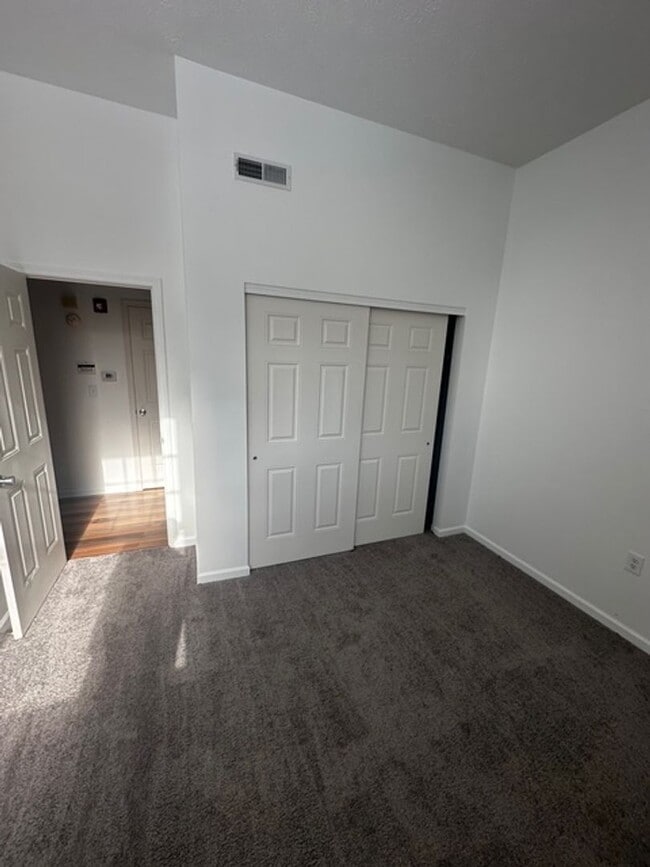 Building Photo - 96 Liberty Pole Way