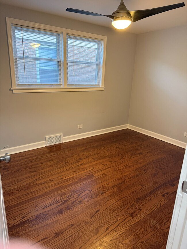 Foto del edificio - 5153 S Oak Park Ave