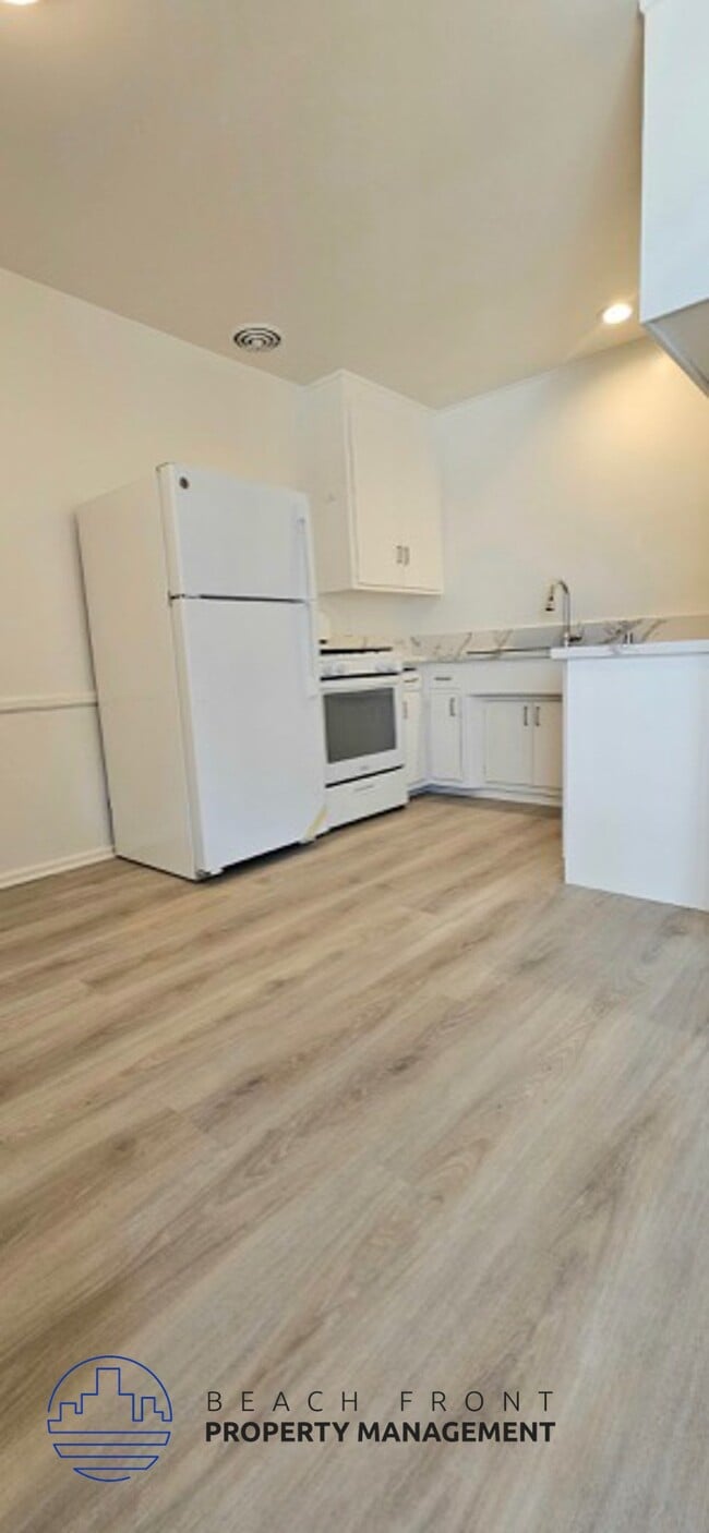 Building Photo - 205 Via Riviera