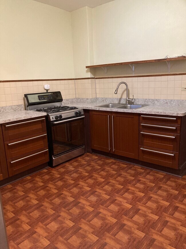 Kitchen - 926 Circle Ave