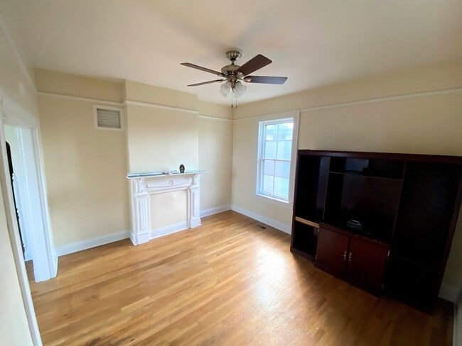 Building Photo - 2 Bedroom Home in Lynchburg