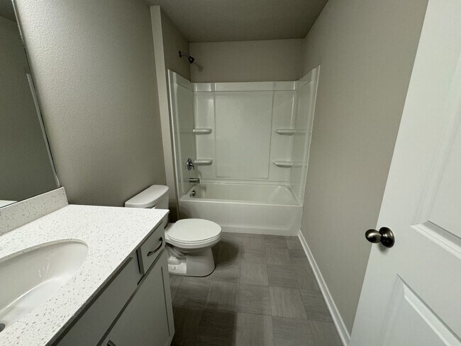 Building Photo - 3 Bedroom Duplex in North Ankeny!