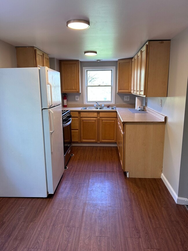 Building Photo - 351 Sunset Dr