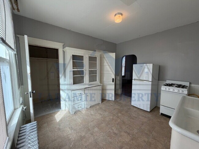 Building Photo - 508 E Garfield St