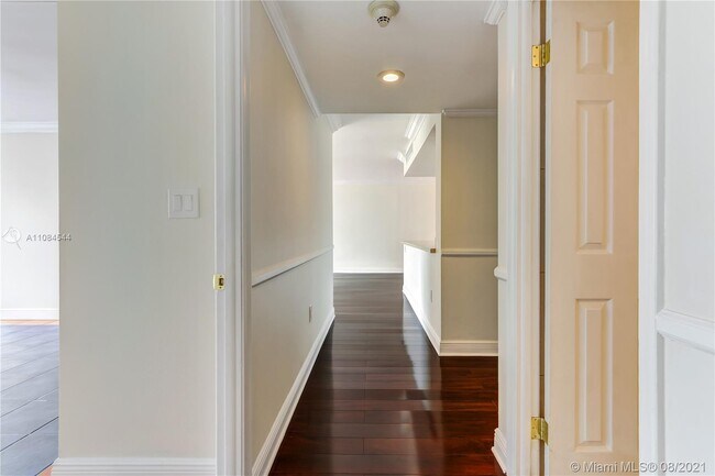 Building Photo - 550 Ocean Dr