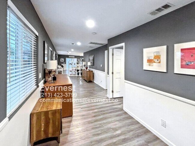 Building Photo - Charming 2-Bedroom Home in a Prime Locatio...
