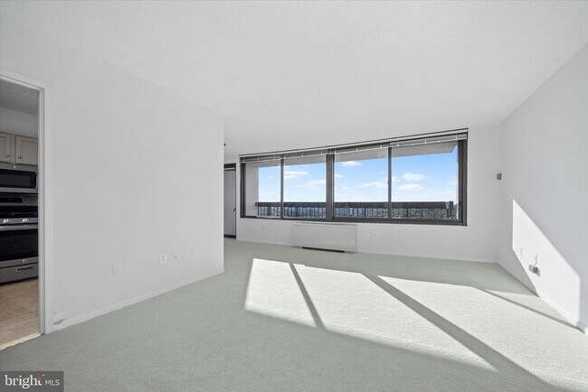Foto del edificio - 3705 S George Mason Dr