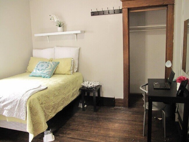 Foto del edificio - 409 Dryden Rd