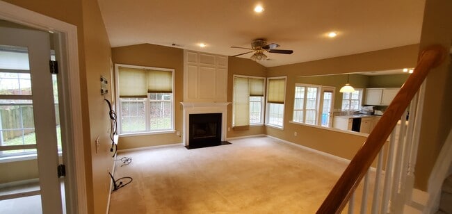 Living Room - 412 Collingsworth Ln