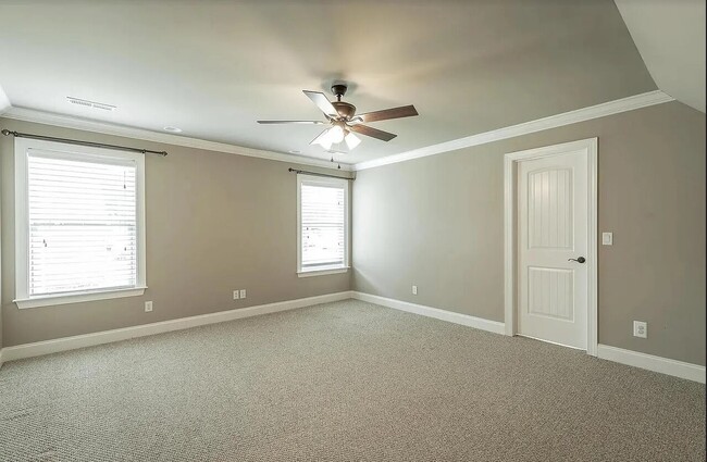 Building Photo - Seven Lakes (2) 8739