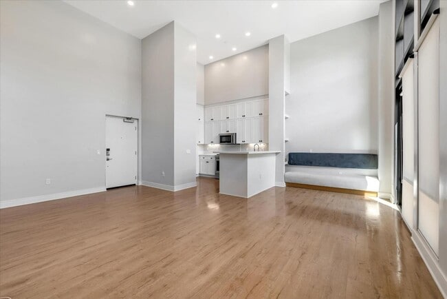 Building Photo - 6030 S Seabluff Dr