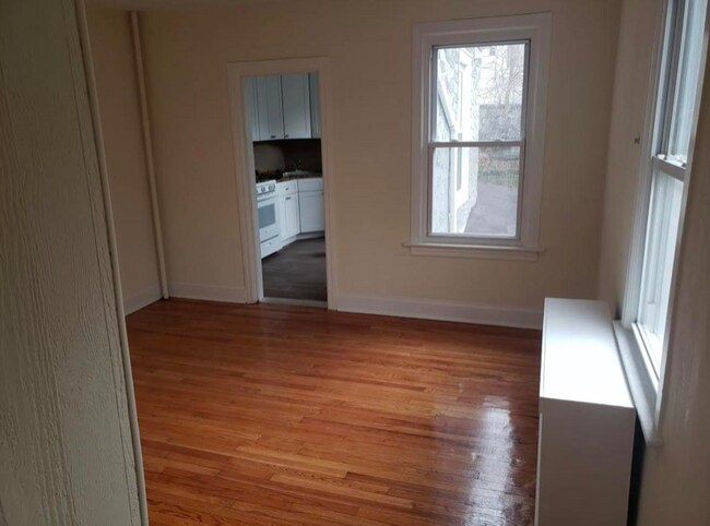 Building Photo - 113 N MacQuesten Pkwy