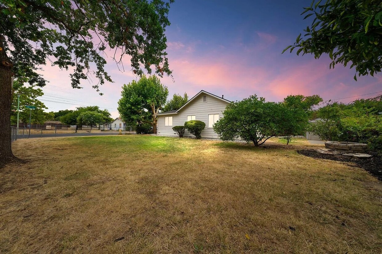 Photo - 5891 28th St (Sacramento, CA)
