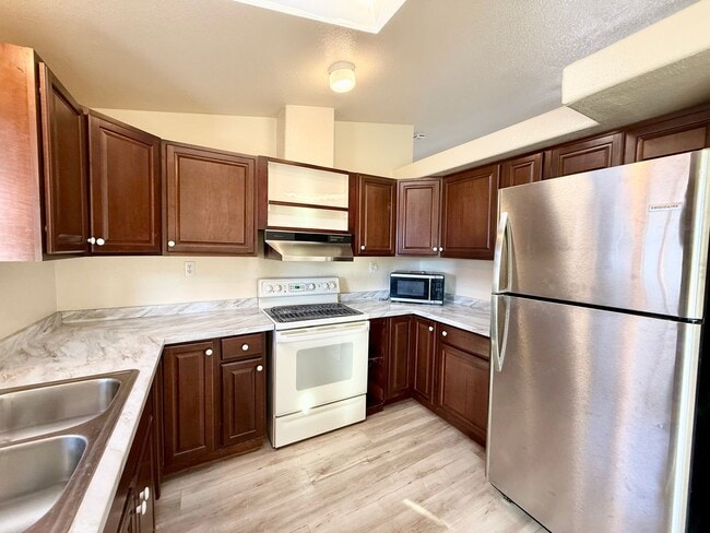 Building Photo - 3 Bed / 2 Bath Home with Workshop on 0.42 ...