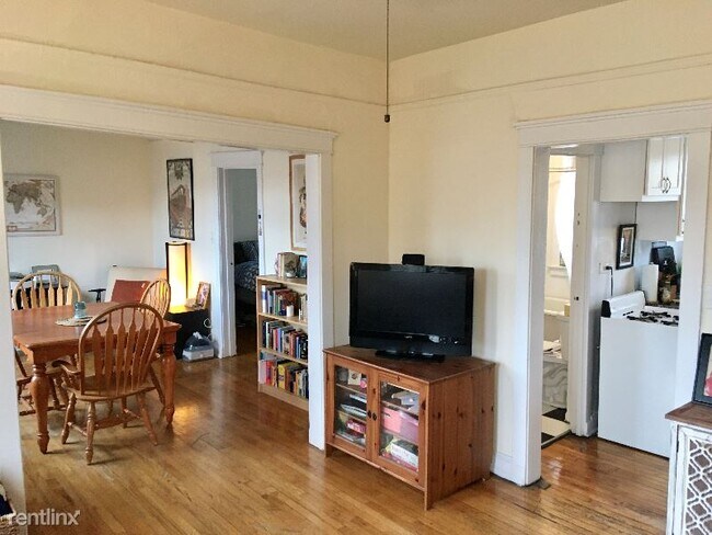 Building Photo - 1507 N Hoyne Ave