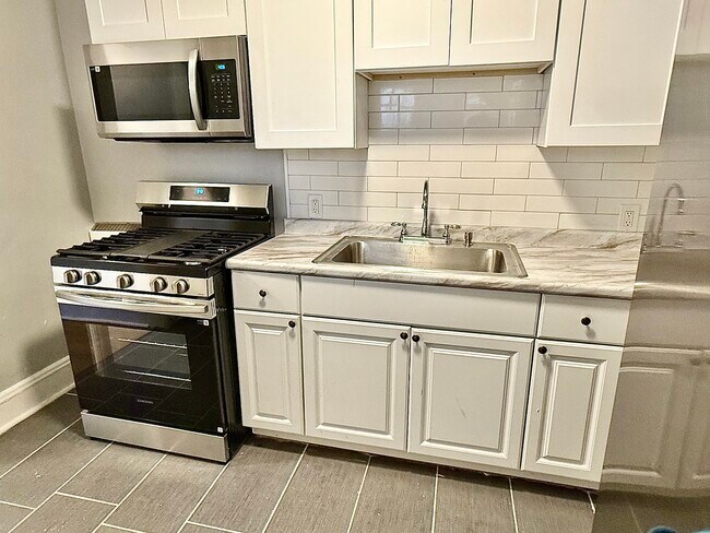 Building Photo - Clifton Manor