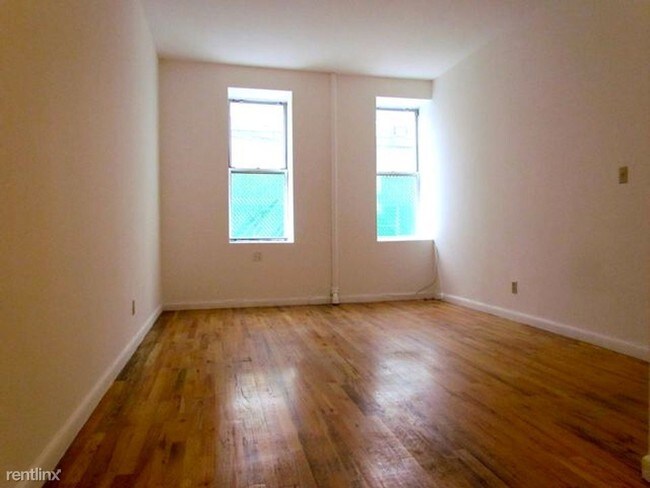 Foto del edificio - 332 E 15th St