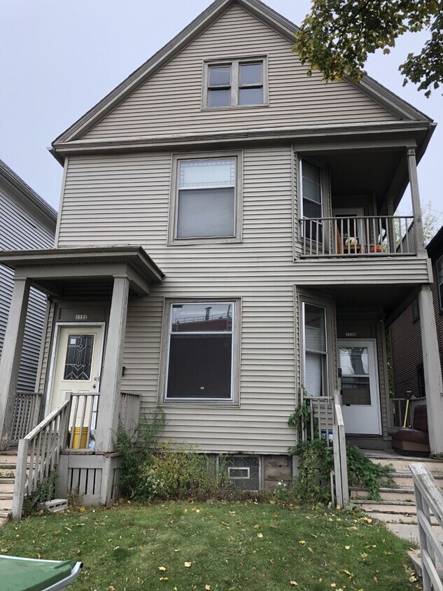 Primary Photo - 2120 N Oakland Ave