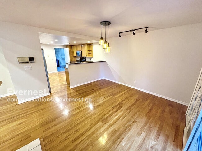 Building Photo - 473 S Clovercrest Ln