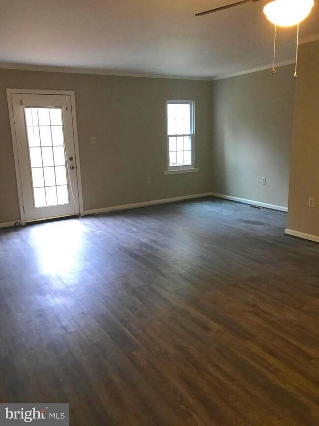 Building Photo - 15303 Waters Edge Ct