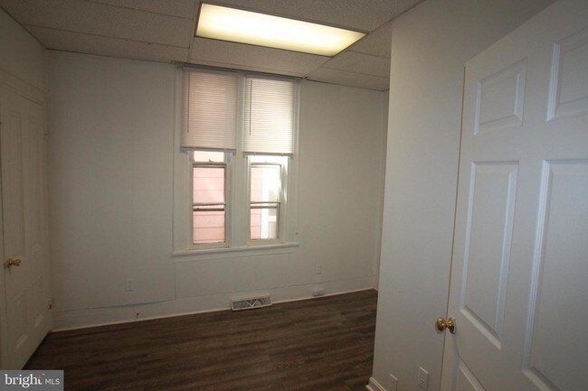Building Photo - 117 N Walnut St