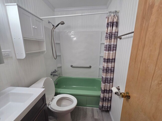 Foto del edificio - Charming Westside ranch with updates throu...