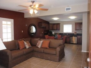 Building Photo - 420 E Garfield St