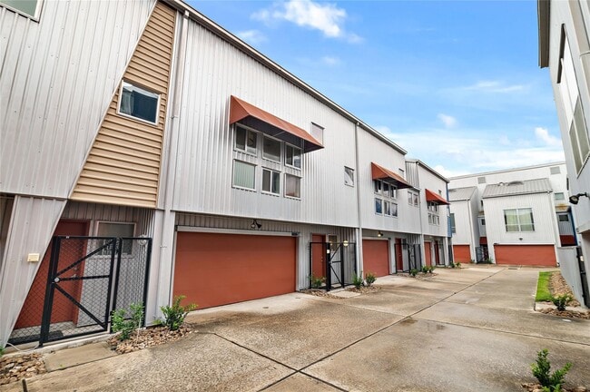 Building Photo - 2605 Calumet St