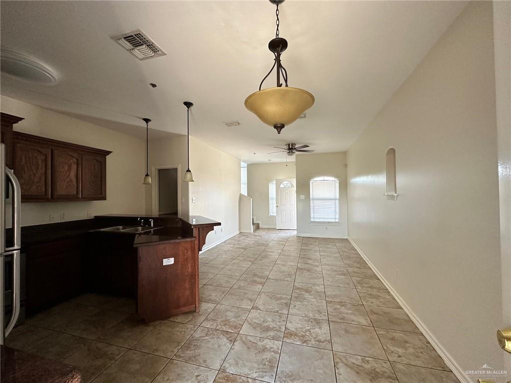 Building Photo - 1505 W Kiwi Ave