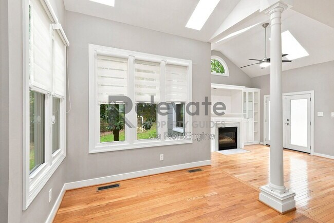 Foto del edificio - 6000 Sedgefield Rd
