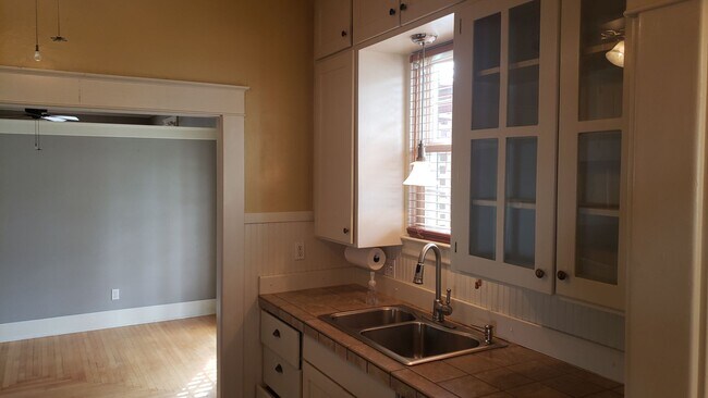 Foto del edificio - North-end quite craftsman home