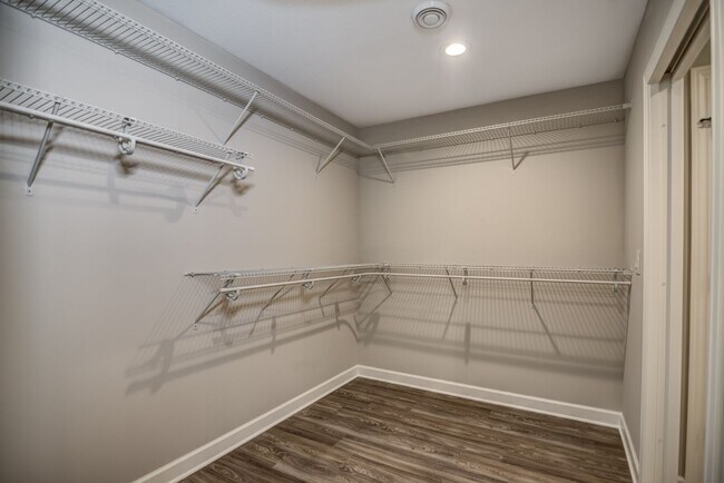 Building Photo - 3 Bedroom Town Home