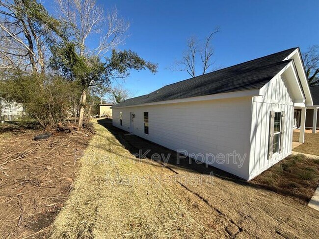 Foto del edificio - 405 E Chappell St