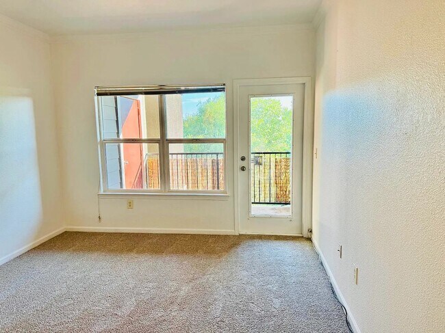 Foto del edificio - 8434 Walerga Rd