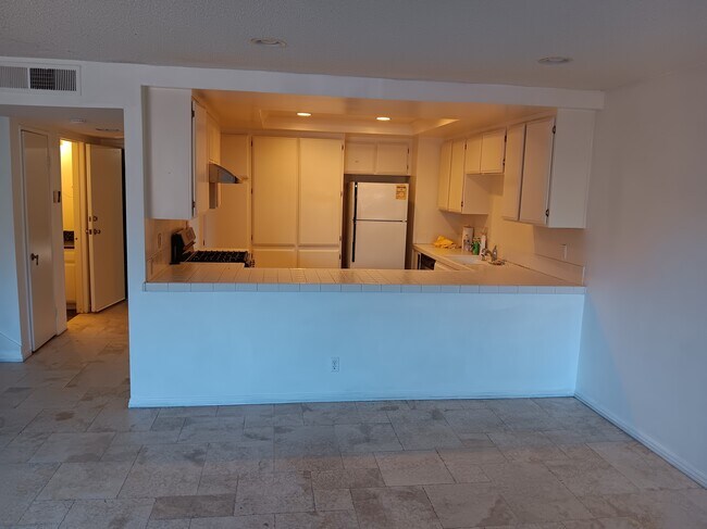 Building Photo - 8435 Burnet Ave
