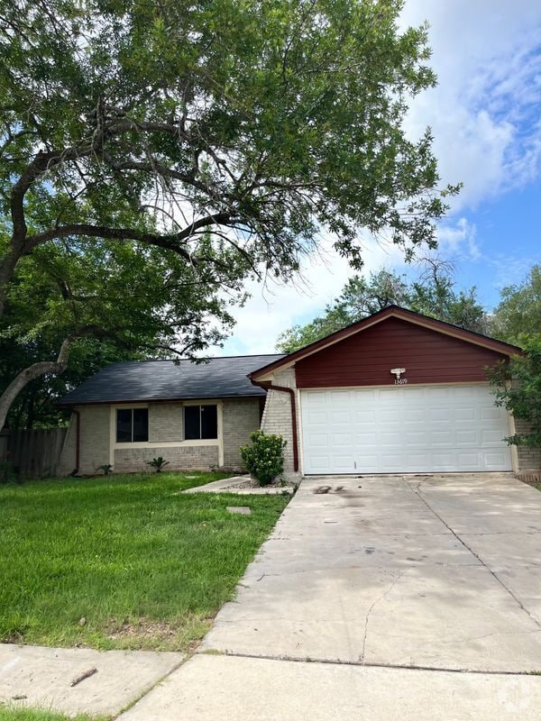 Building Photo - 13619 Larkbrook St