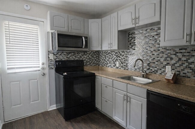 Foto del edificio - 4335 Cedar Springs Rd