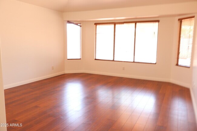 Foto del edificio - 5375 W Kaler Cir