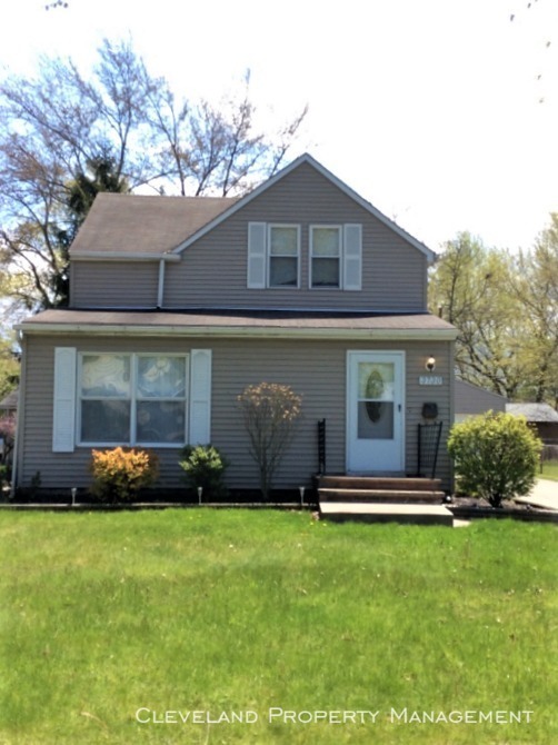 Building Photo - Beautifully Renovated University Hts Home