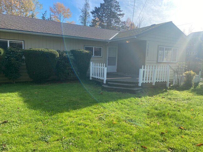 Building Photo - Adorable 3 Bed/2 Bathroom Vintage Style Ho...