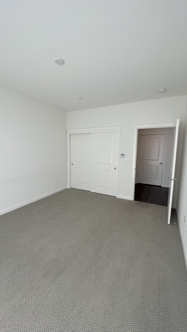 Building Photo - 2500 Wildflower Sta Pl