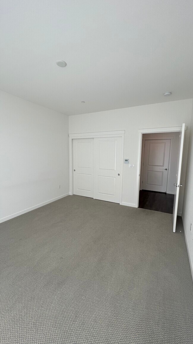 Foto del edificio - 2500 Wildflower Sta Pl