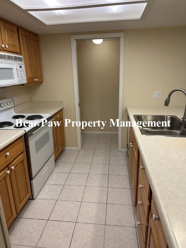 Foto del edificio - "Great  2-Bed, 2-Bath Condo Genesee"