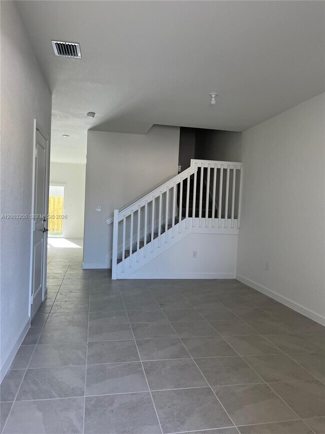 Foto del edificio - 2679 SE 25th Ter